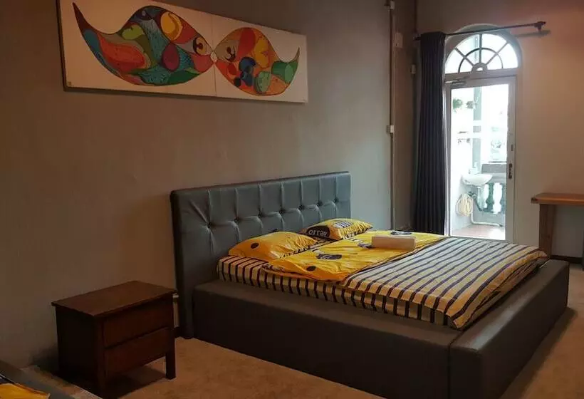 هتل Moustachz Hauze