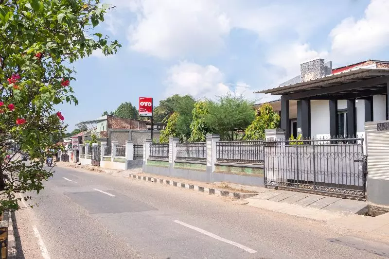 هتل Oyo 2919 Andung Residence