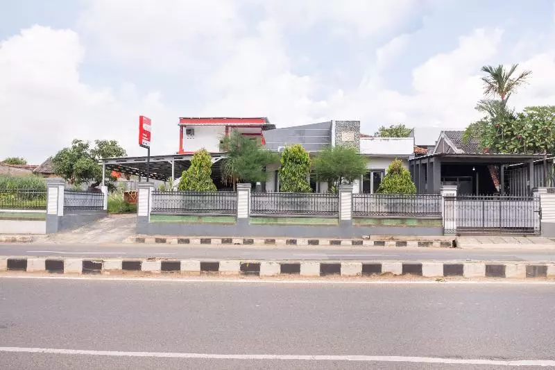 هتل Oyo 2919 Andung Residence