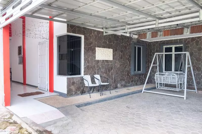 هتل Oyo 2919 Andung Residence
