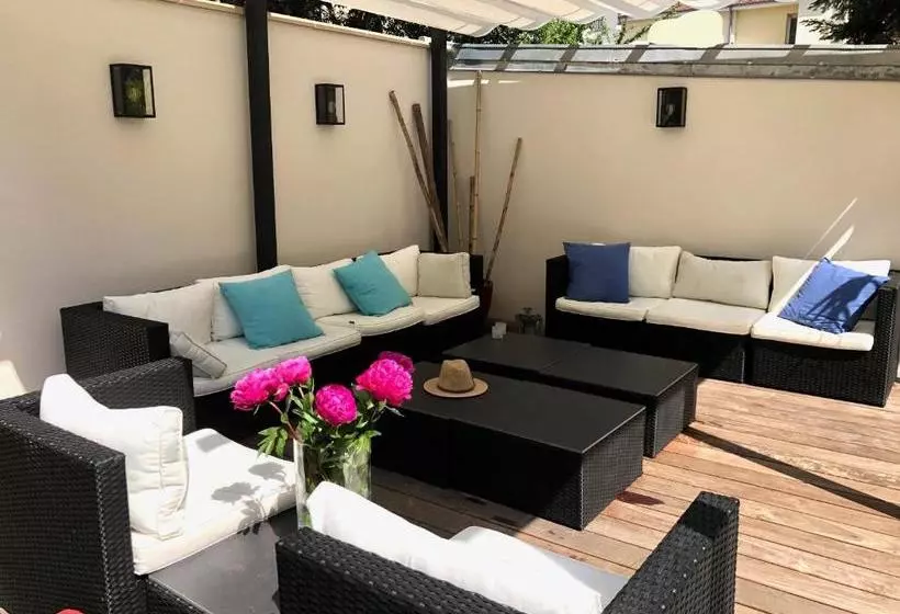 تختخواب و صبحانه Villa Parisiata