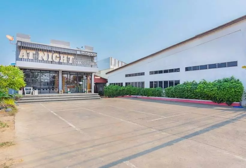 ホテル Oyo At Night Pranburi