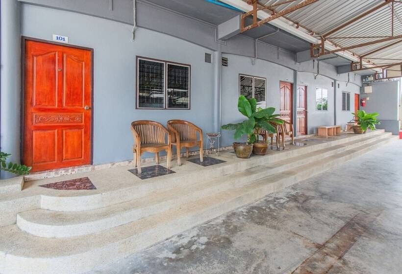 Szálloda Oyo At Night Pranburi