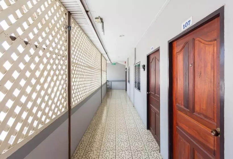 ホテル Oyo At Night Pranburi