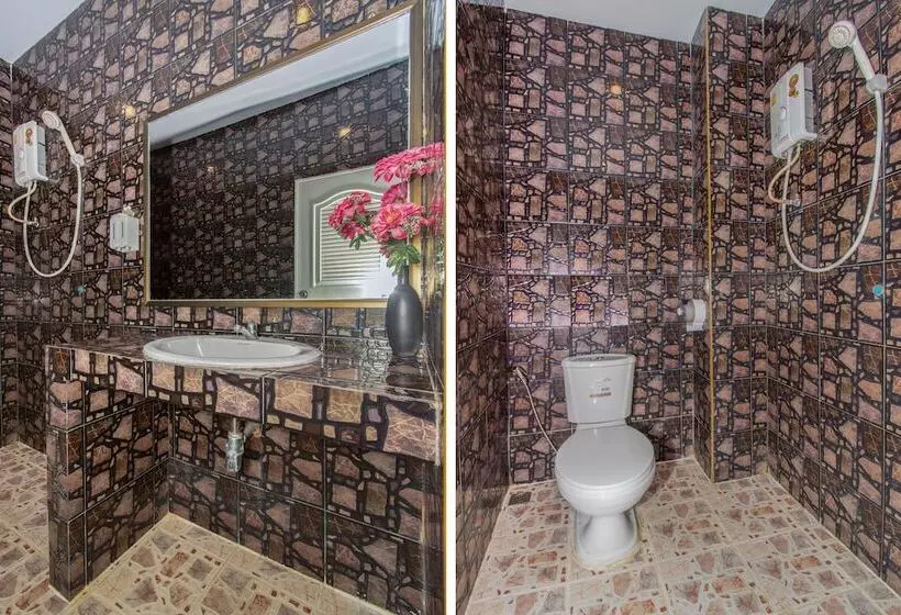 ホテル Oyo At Night Pranburi