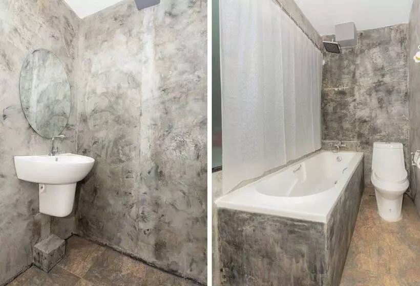 ホテル Oyo At Night Pranburi