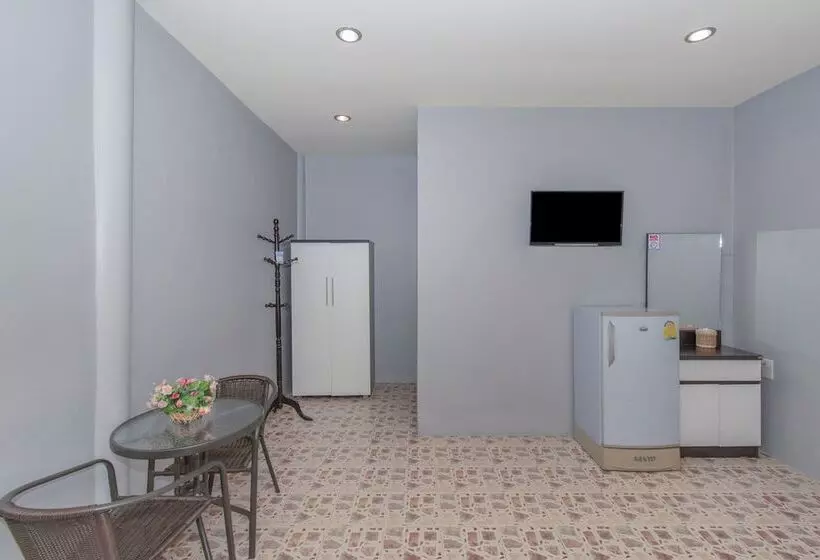 ホテル Oyo At Night Pranburi