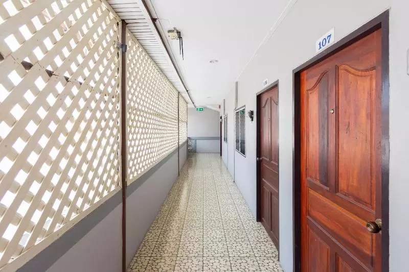 ホテル Oyo At Night Pranburi