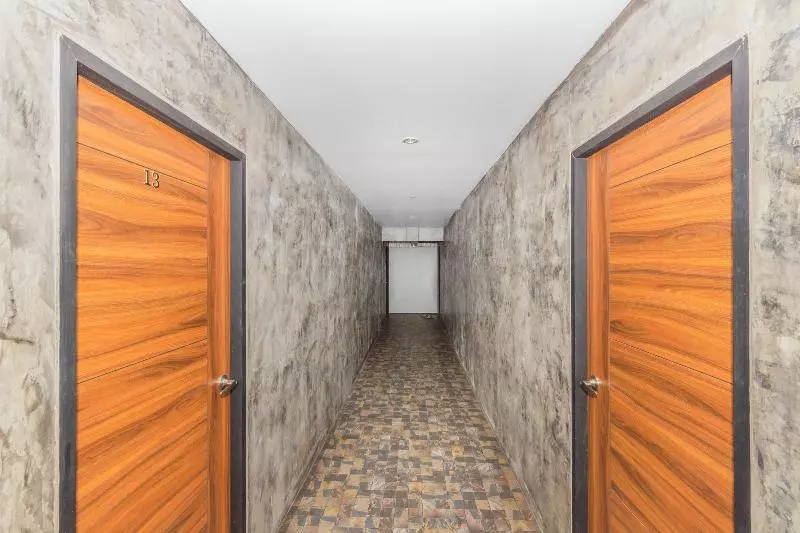 ホテル Oyo At Night Pranburi