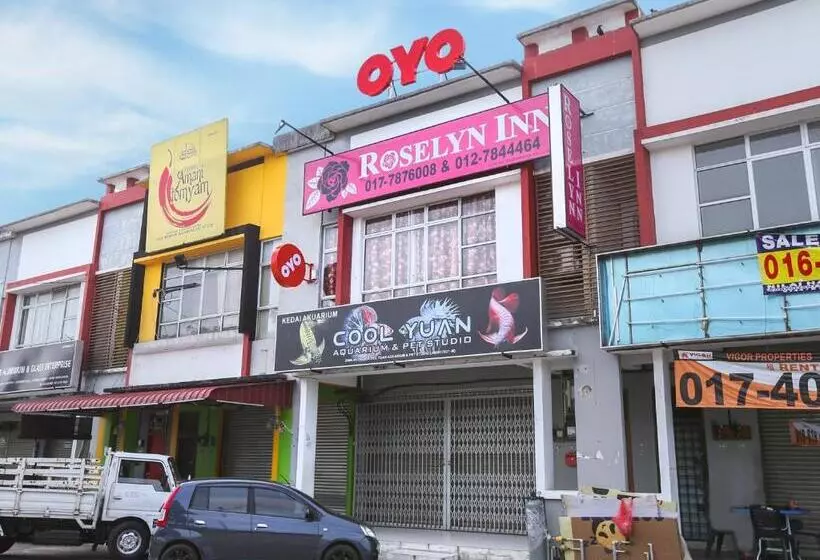 هتل Oyo 89772 Roselyn Inn