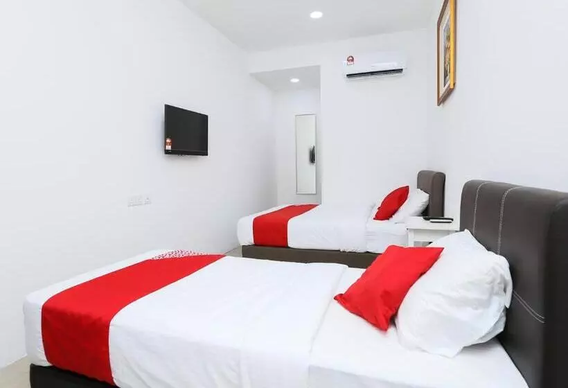 هتل Oyo 89772 Roselyn Inn