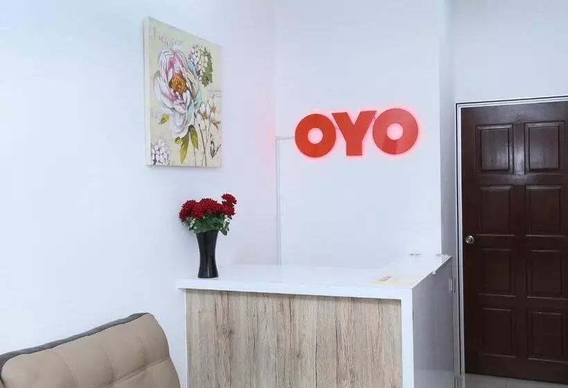 هتل Oyo 89772 Roselyn Inn