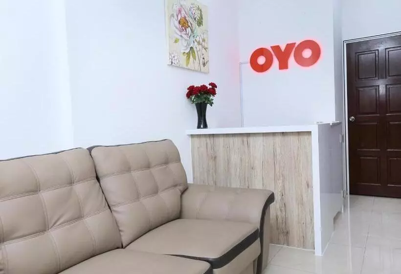 هتل Oyo 89772 Roselyn Inn