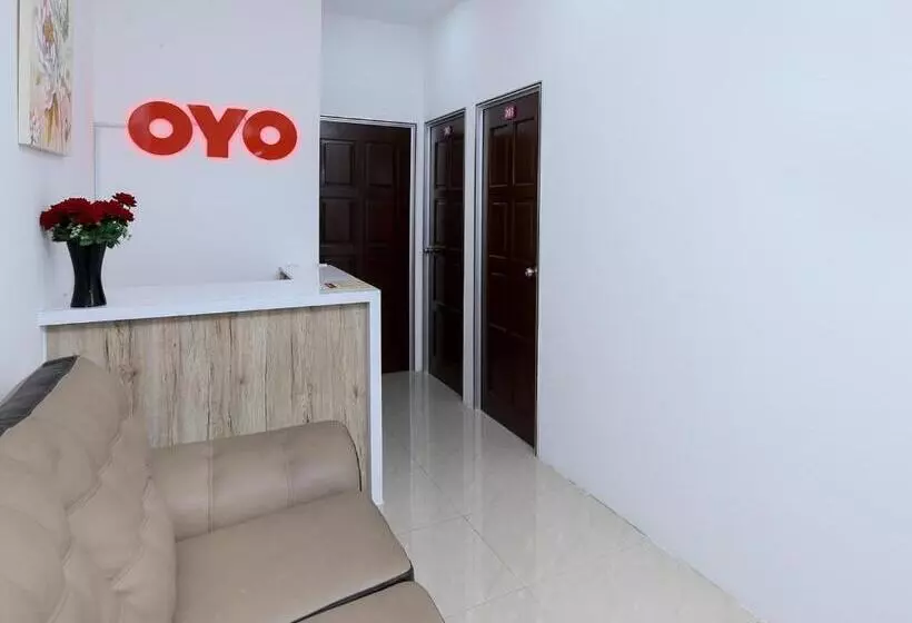 هتل Oyo 89772 Roselyn Inn