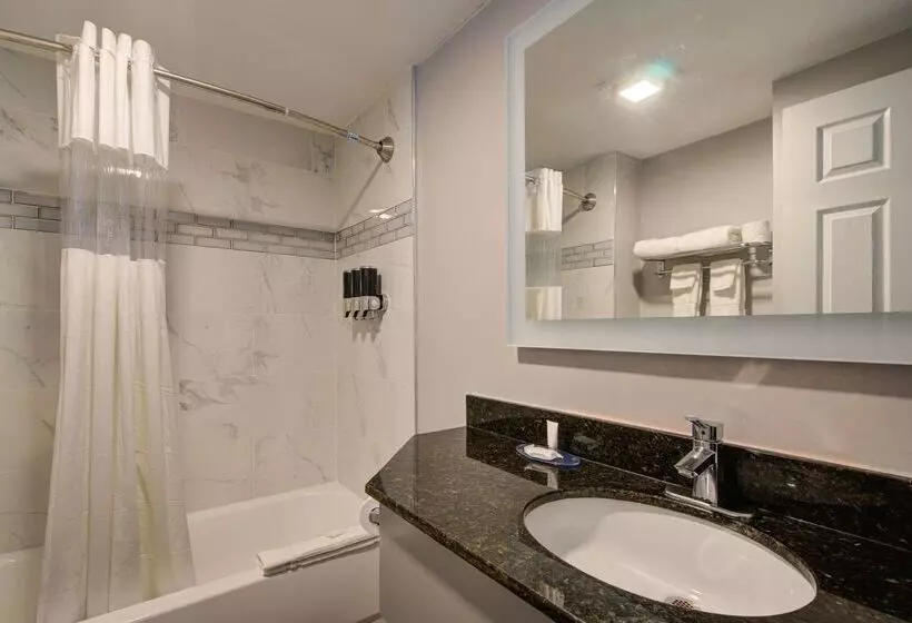 هتل Clarion Pointe Tampa Brandon Near Fairgrounds And Casino