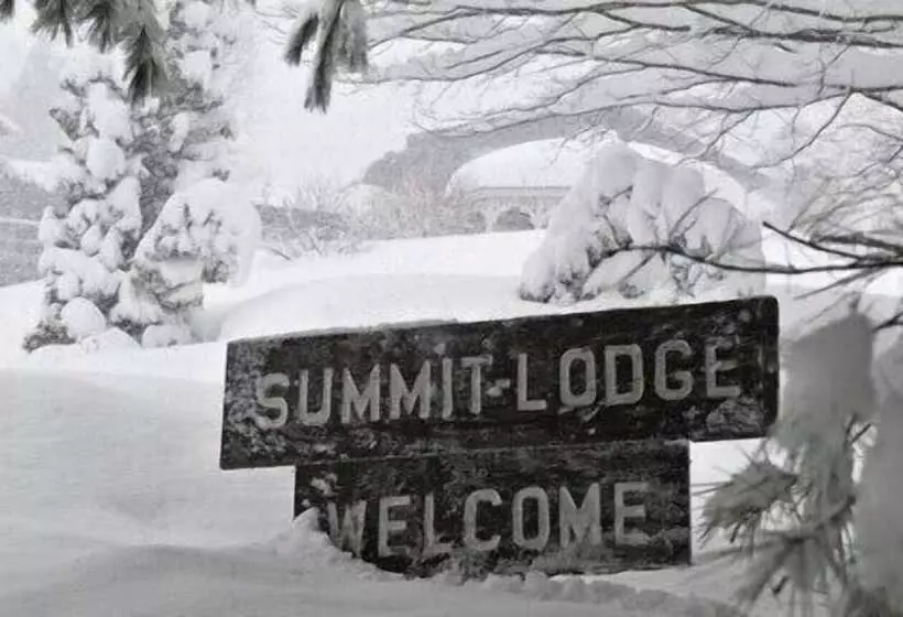 هتل Summit Lodge