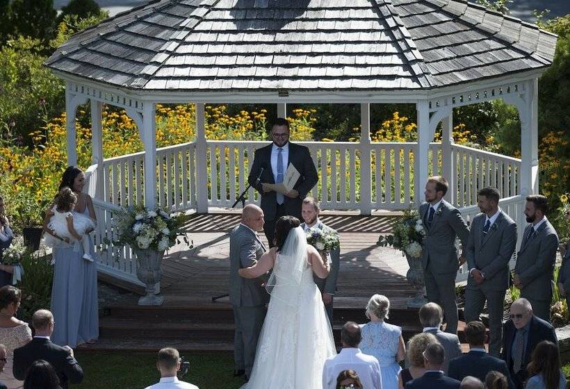 בית מלון כפרי Summit Lodge