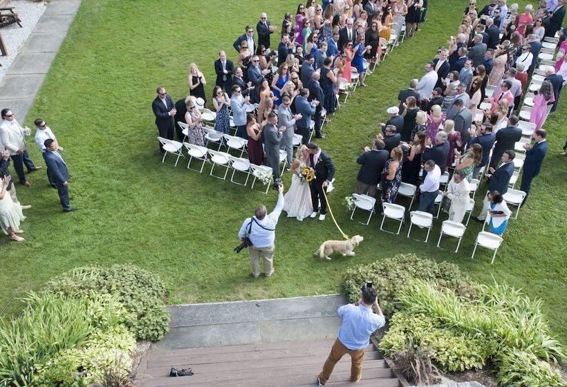 בית מלון כפרי Summit Lodge