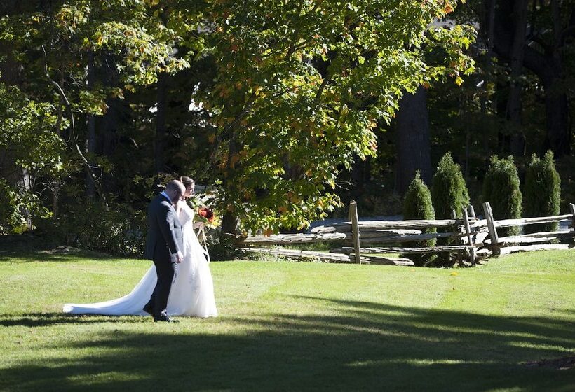 בית מלון כפרי Summit Lodge