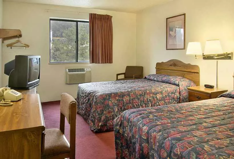 هتل Super 8 By Wyndham Butler