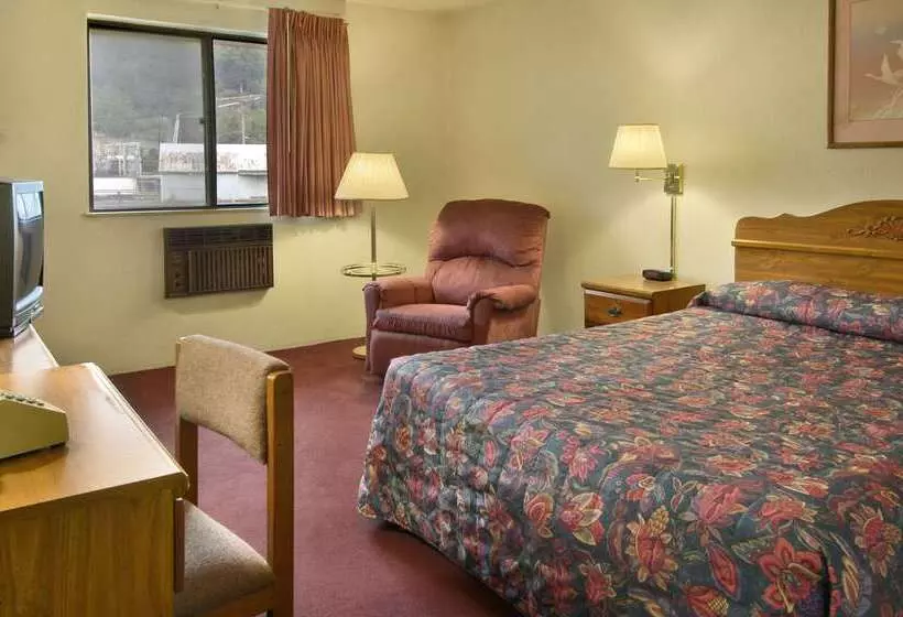 هتل Super 8 By Wyndham Butler