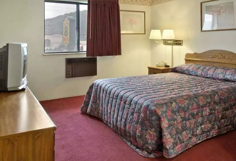 هتل Super 8 By Wyndham Butler