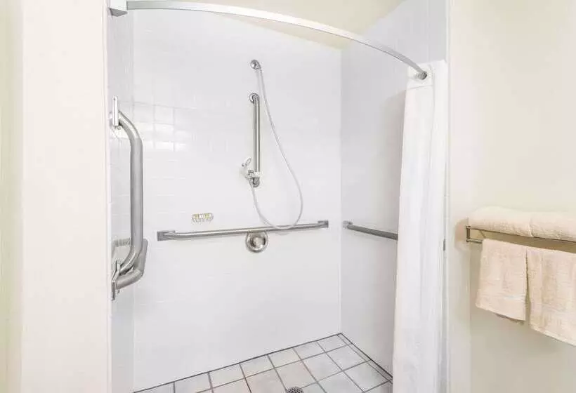 酒店 Super 8 By Wyndham West Middlesex/sharon Area