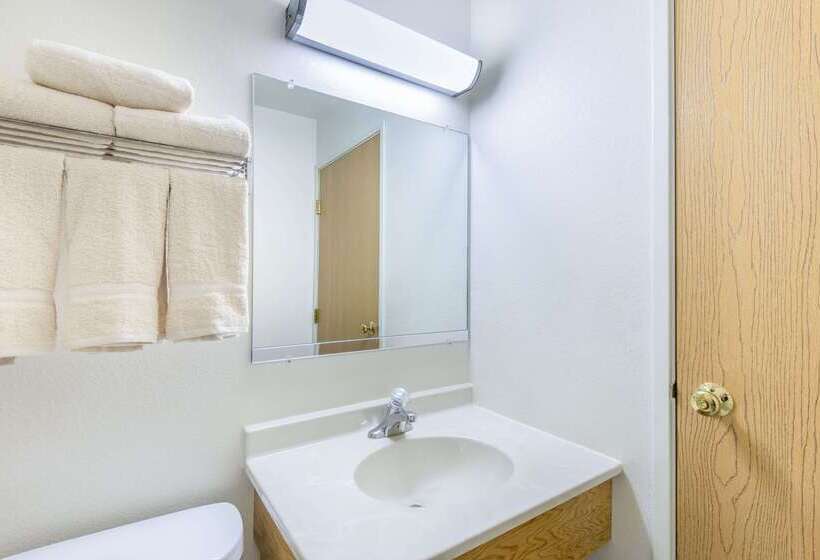 בית מלון כפרי Super 8 By Wyndham West Middlesex/sharon Area