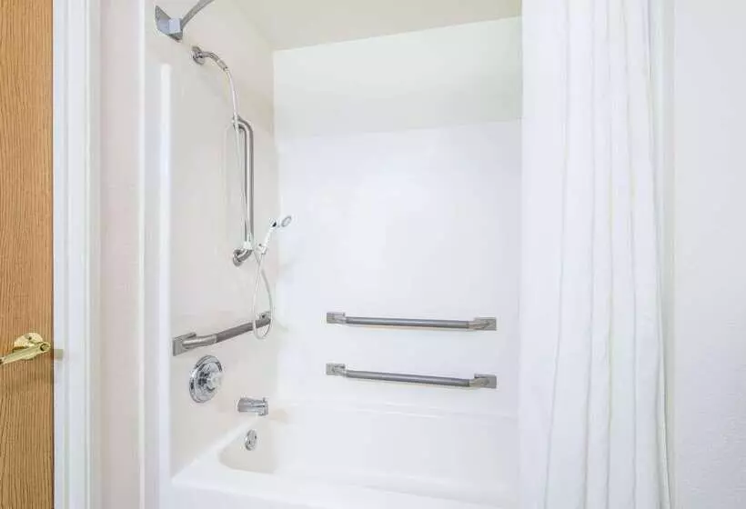 酒店 Super 8 By Wyndham West Middlesex/sharon Area