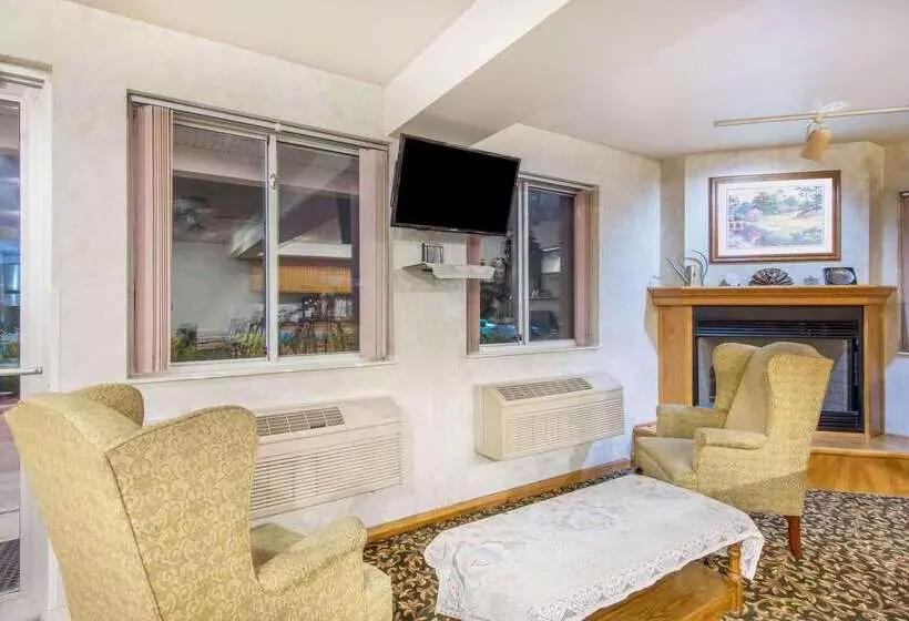 酒店 Super 8 By Wyndham West Middlesex/sharon Area