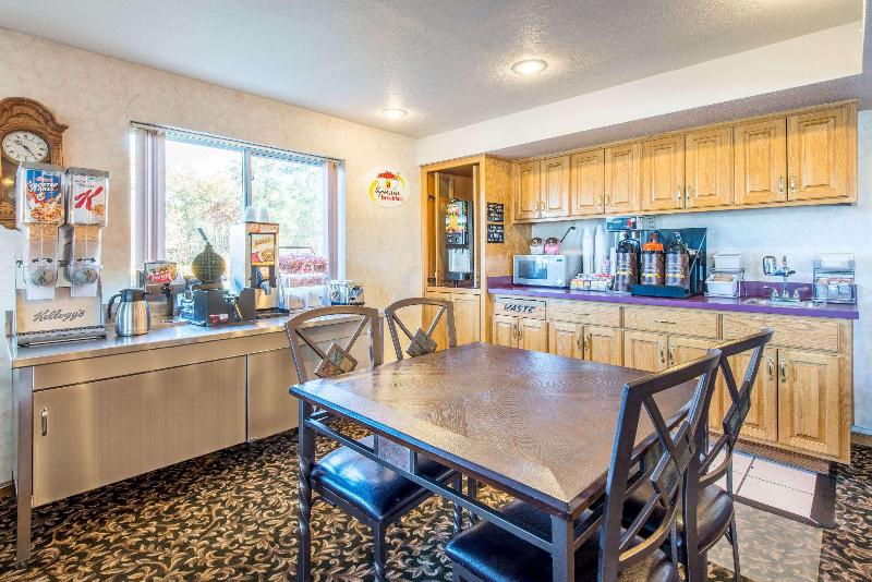 בית מלון כפרי Super 8 By Wyndham West Middlesex/sharon Area