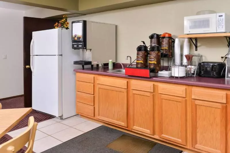 Motelli Love Hotels Staples At Hwy 10 Mn