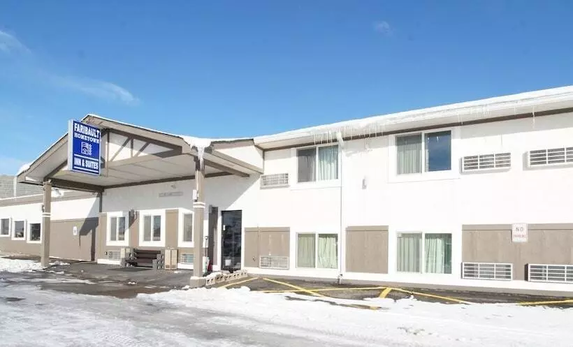 モーテル Faribault Hometown Inn & Suites