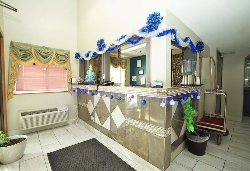 モーテル Faribault Hometown Inn & Suites