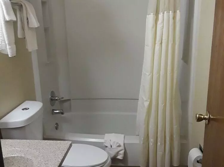 モーテル Faribault Hometown Inn & Suites