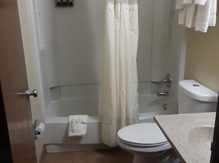 מוטל Faribault Hometown Inn & Suites