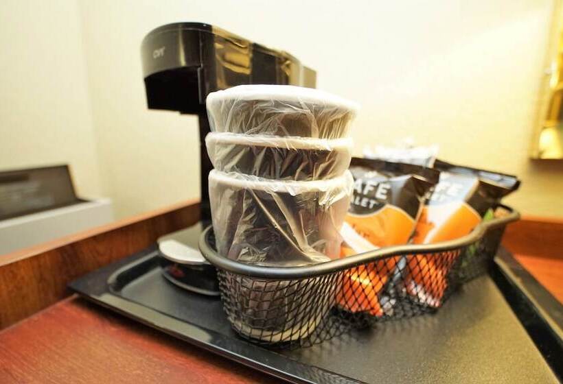 מוטל Faribault Hometown Inn & Suites