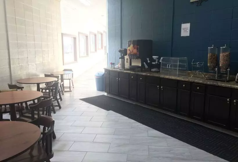 モーテル Faribault Hometown Inn & Suites