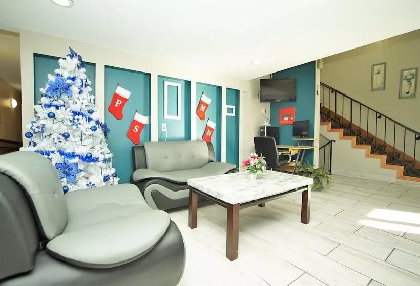 モーテル Faribault Hometown Inn & Suites