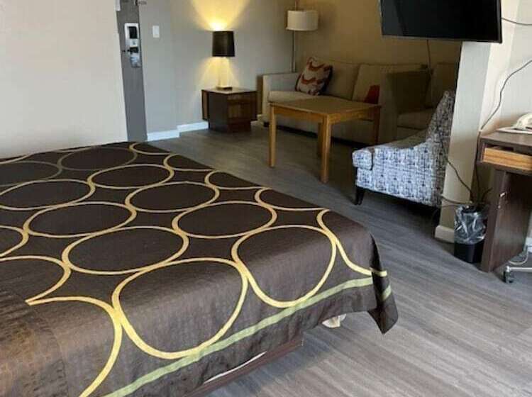 Мотель Super 8 By Wyndham Alton