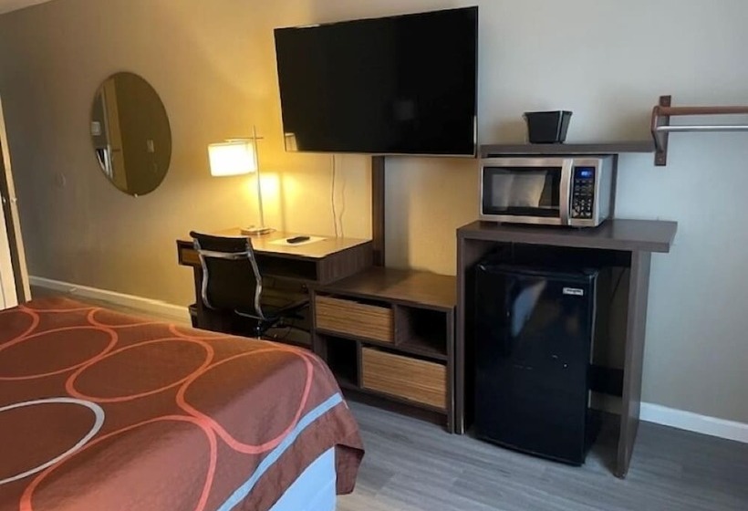 Мотель Super 8 By Wyndham Alton