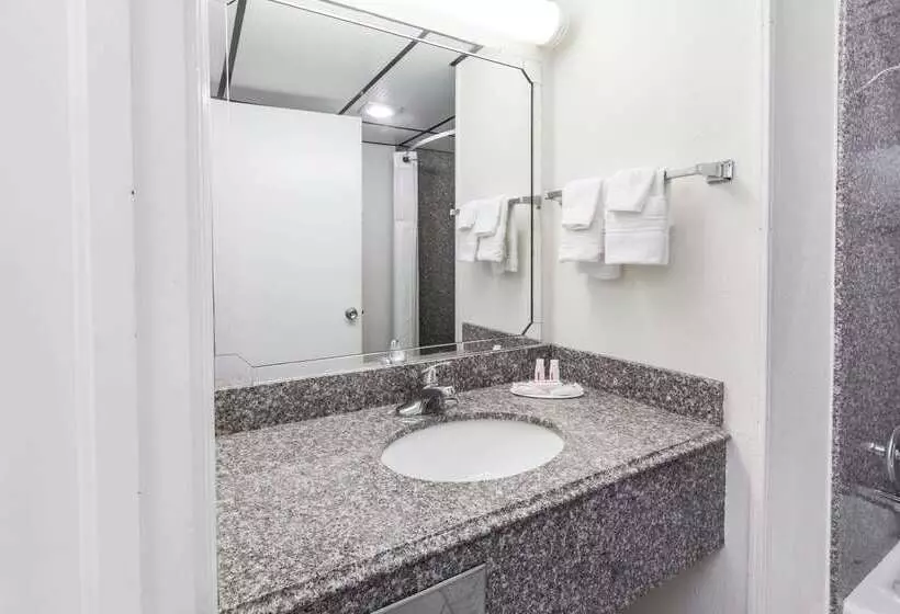 מוטל Super 8 By Wyndham Clinton