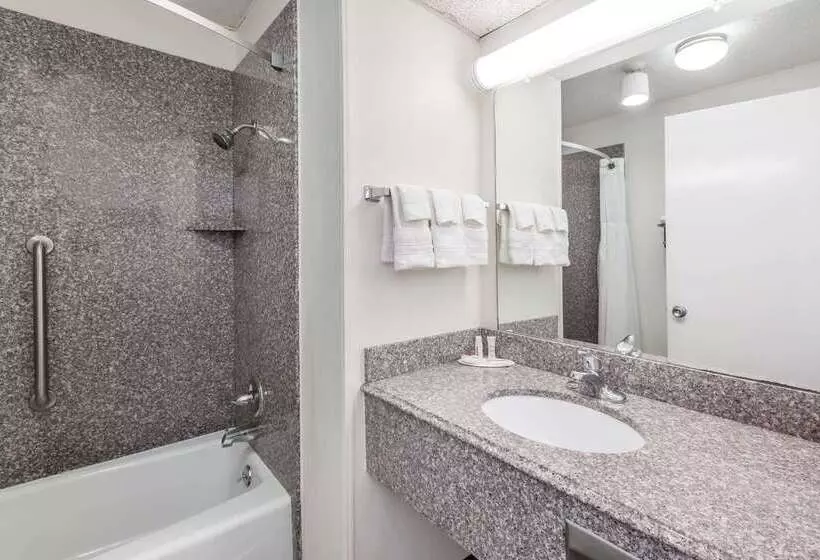 מוטל Super 8 By Wyndham Clinton