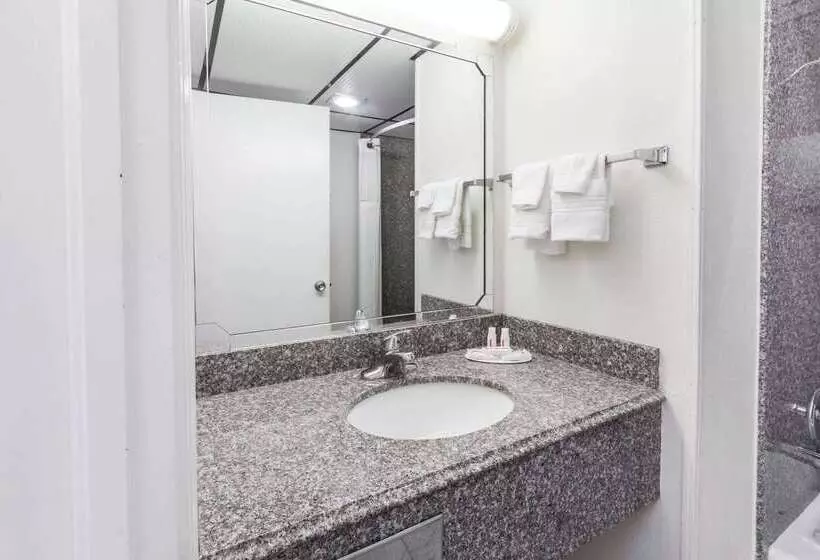 מוטל Super 8 By Wyndham Clinton