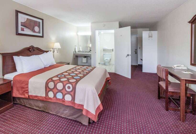 فندق على الطريق Super 8 By Wyndham Clinton