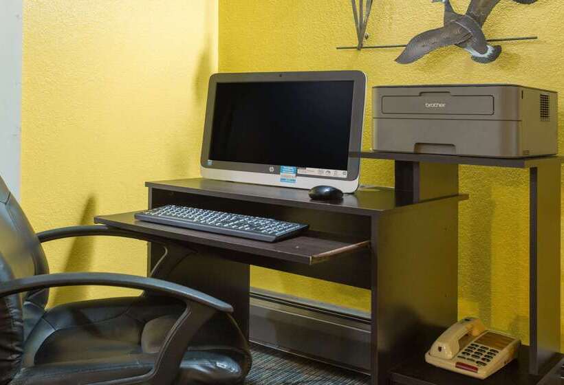 مُتل Super 8 By Wyndham Escanaba