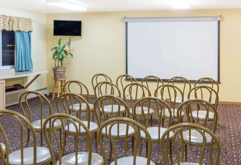 مُتل Super 8 By Wyndham Escanaba