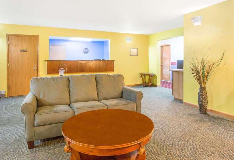 مُتل Super 8 By Wyndham Escanaba