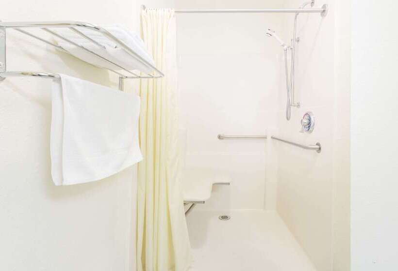 مُتل Super 8 By Wyndham Escanaba