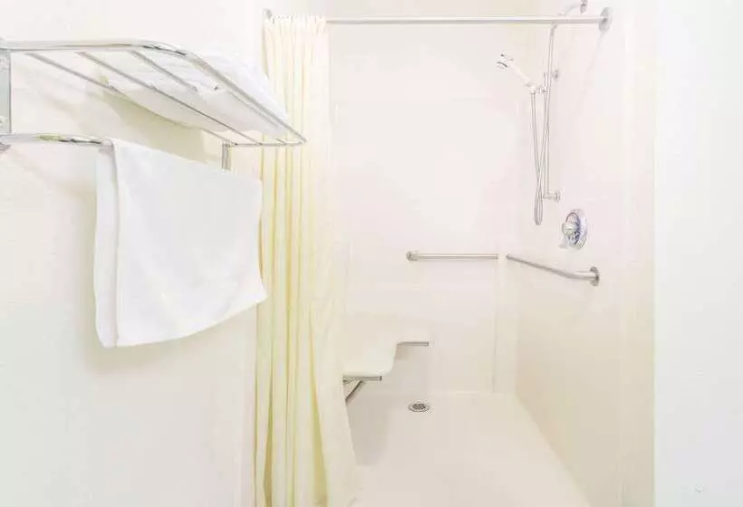 مُتل Super 8 By Wyndham Escanaba